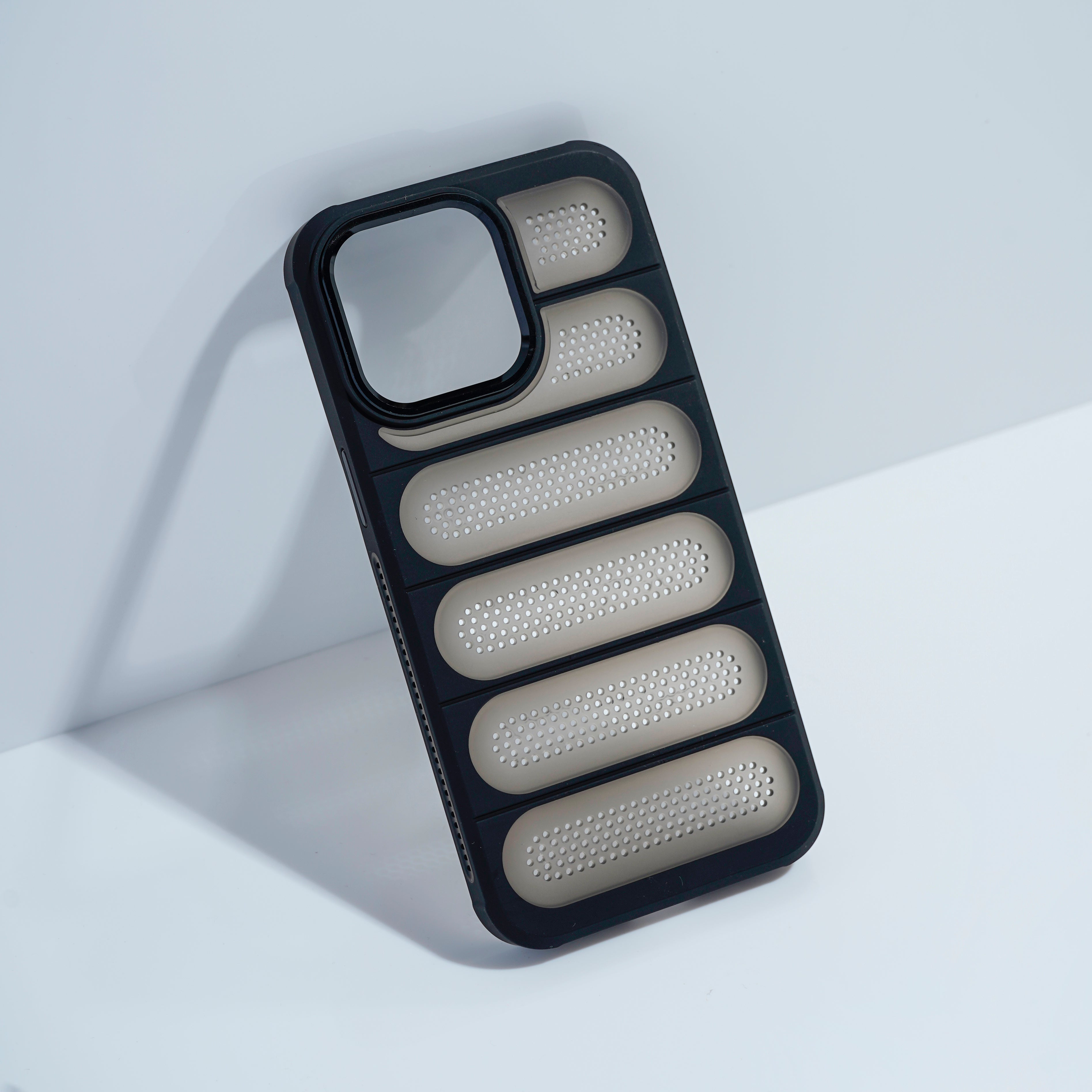 iPhone 13 Pro Max Cover - Breathable Case Black