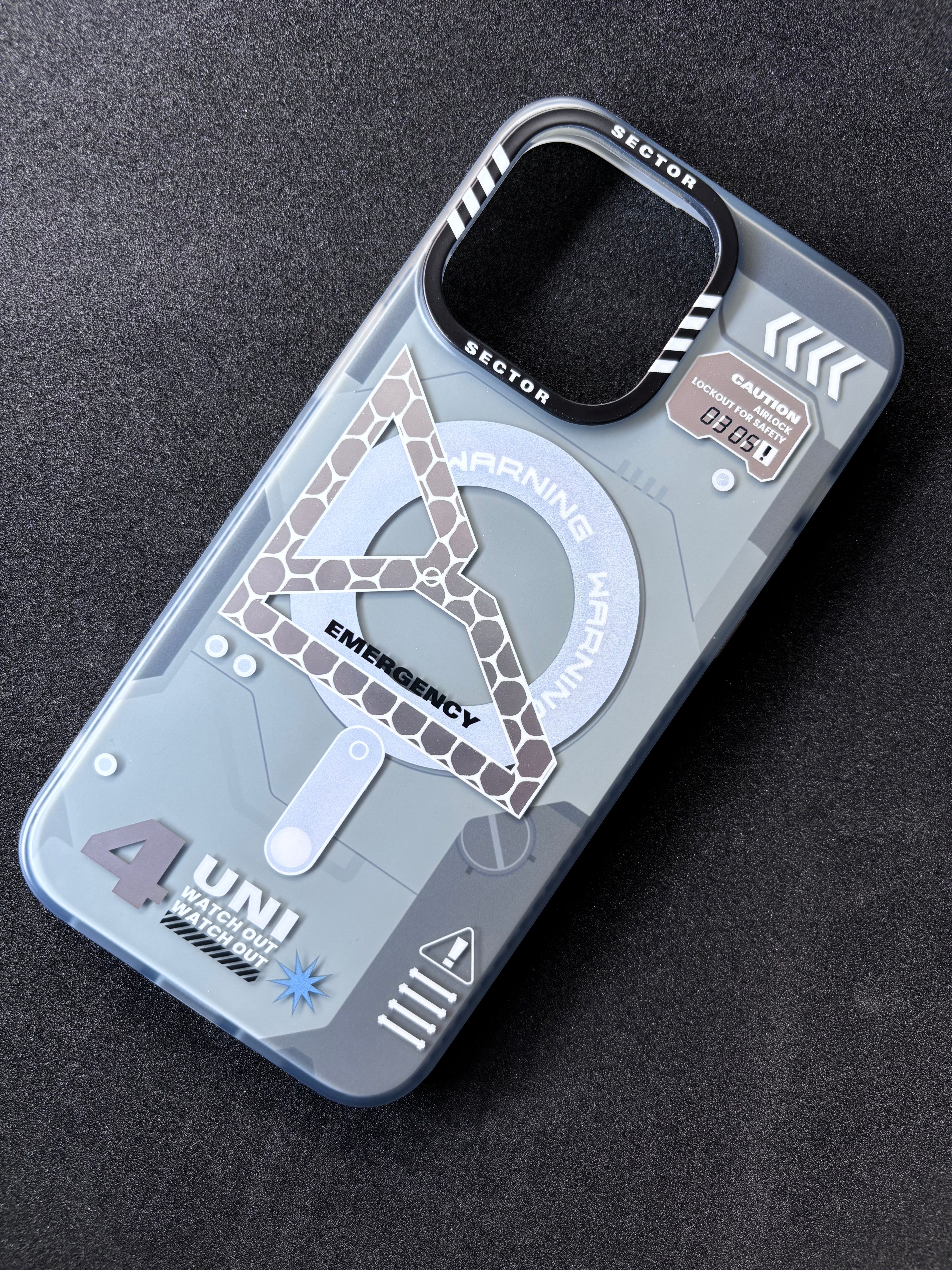 iPhone 15 Pro Max Cover - Magnetic Semi Transparent-1910
