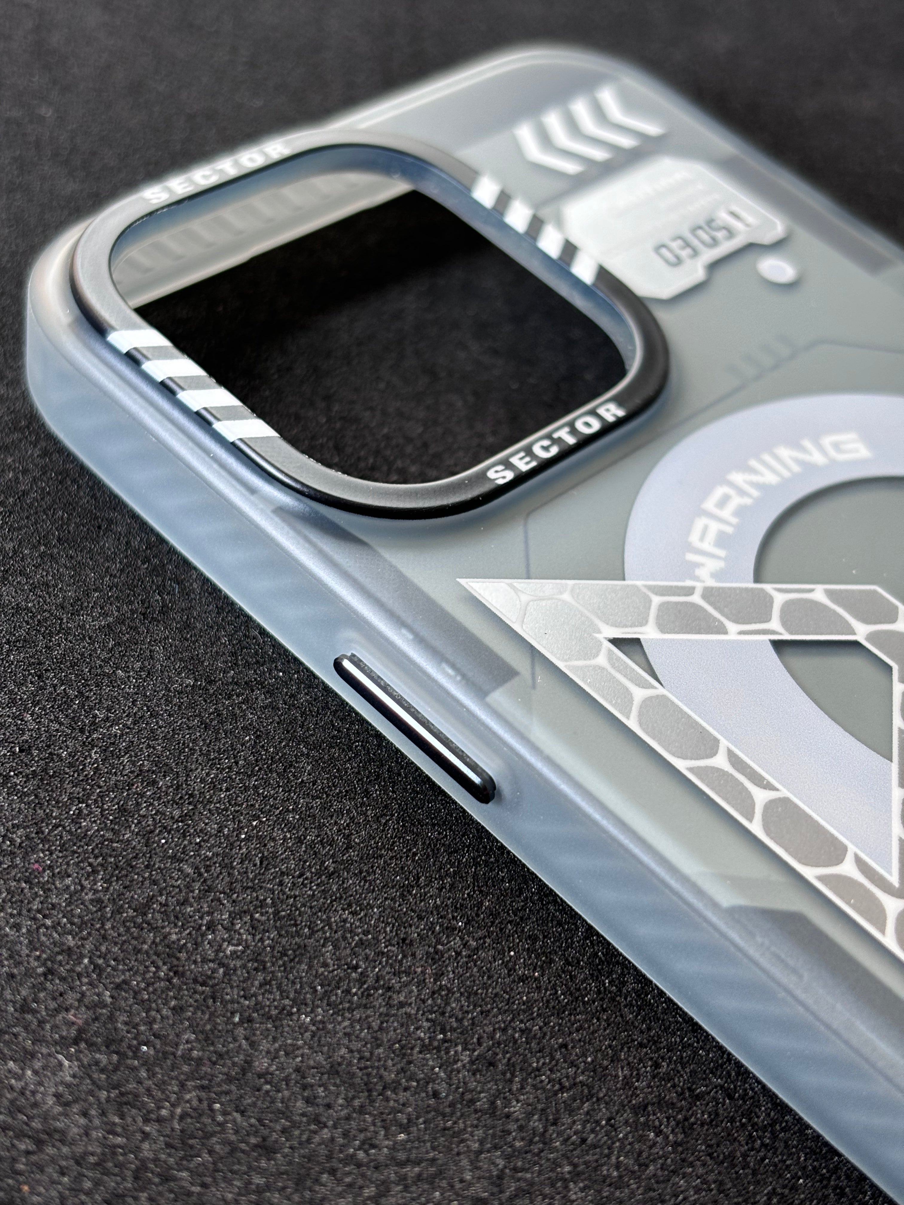 iPhone 15 Pro Max Cover - Magnetic Semi Transparent-1912