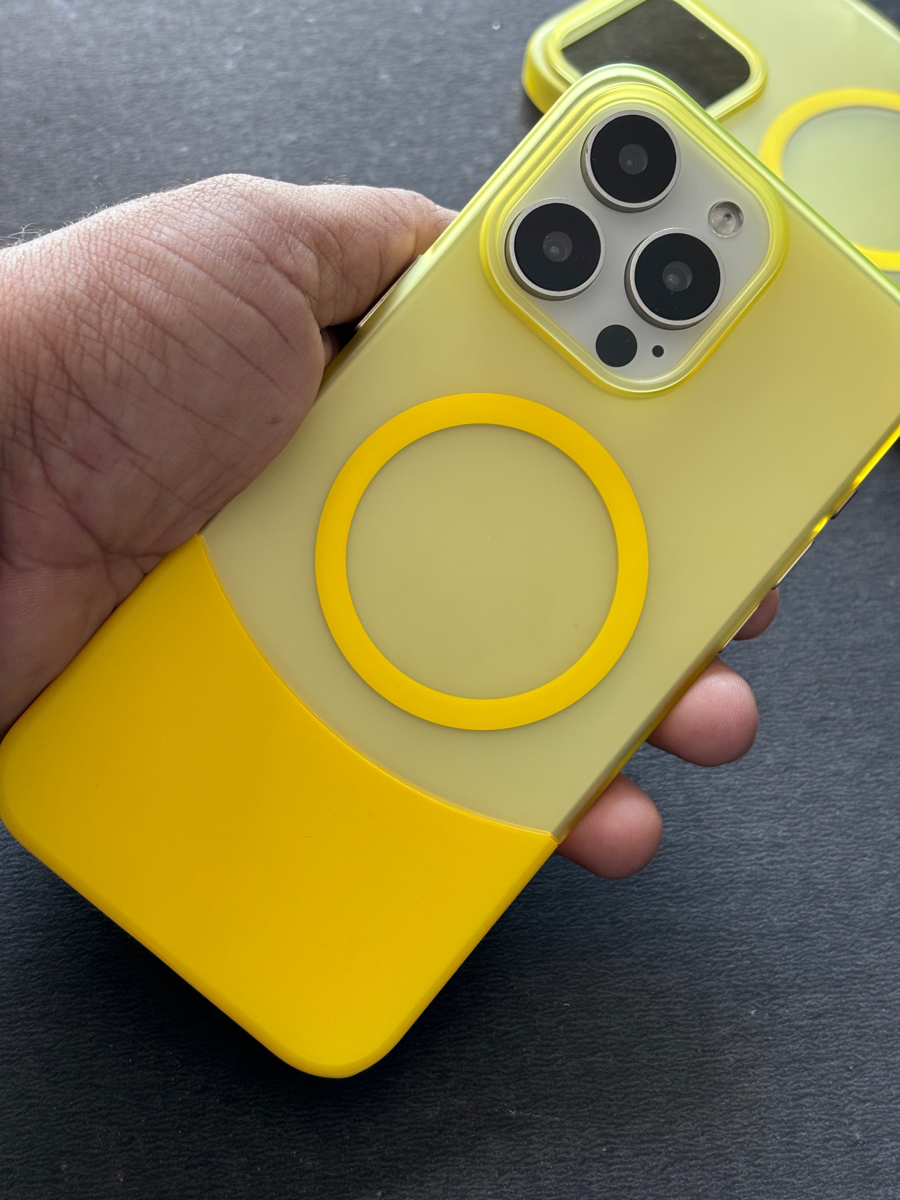 iPhone 15 Cover Splicing Style Matte Case - Yellow-284