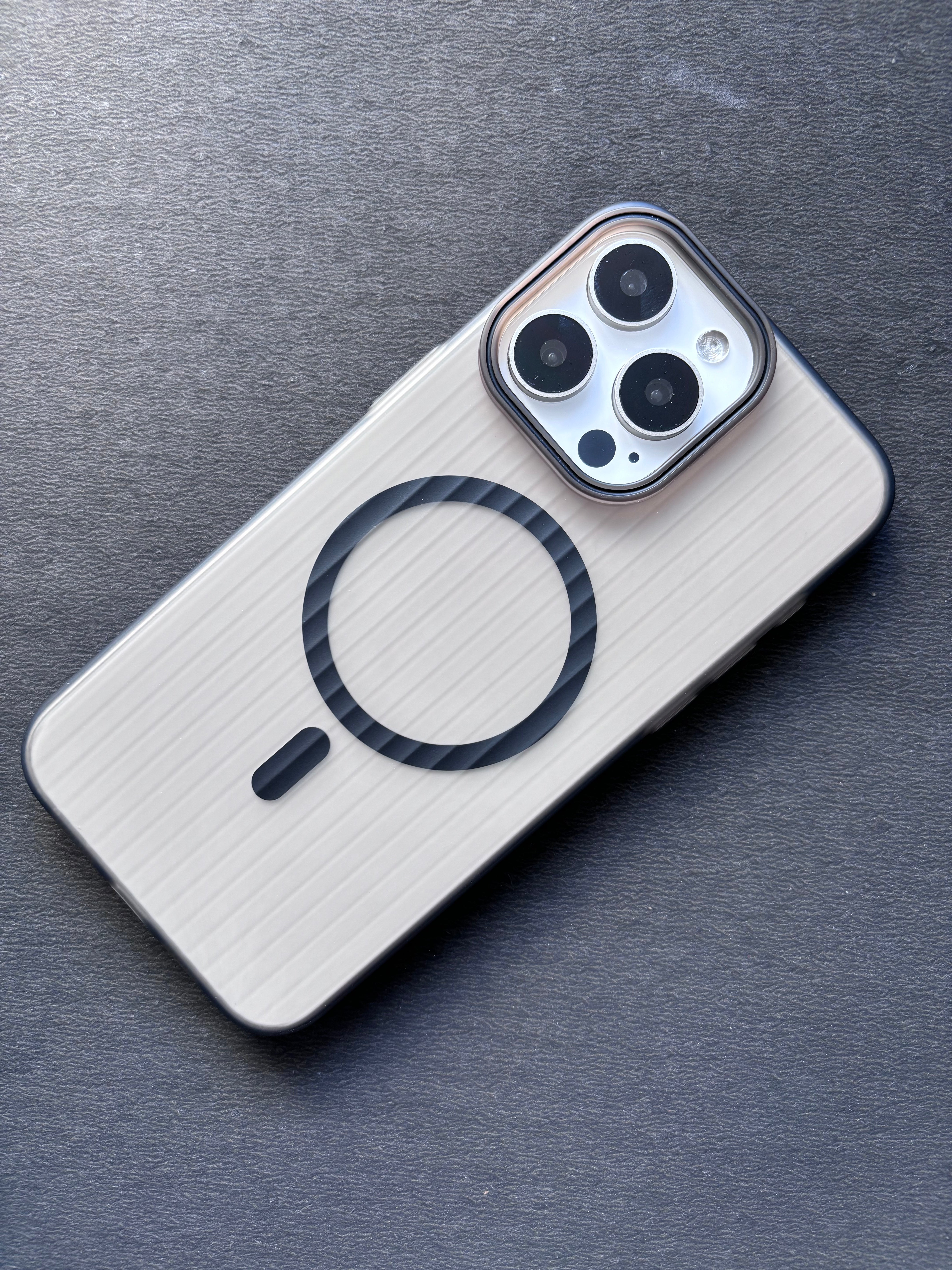 iPhone 15 Pro Cover - Luxury Corrugated Case-1605