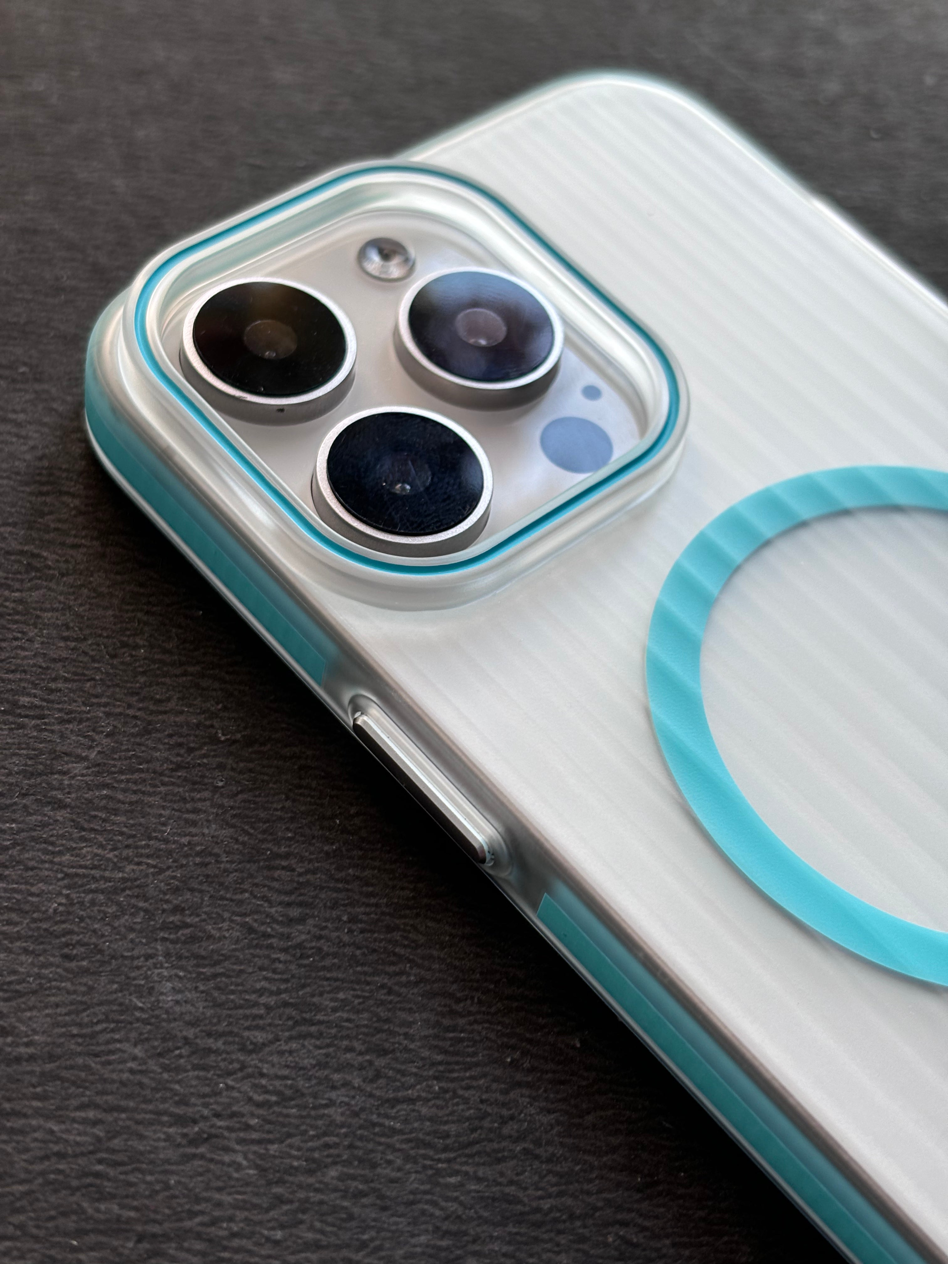 iPhone 15 Pro Cover - Corrugated Case-1545