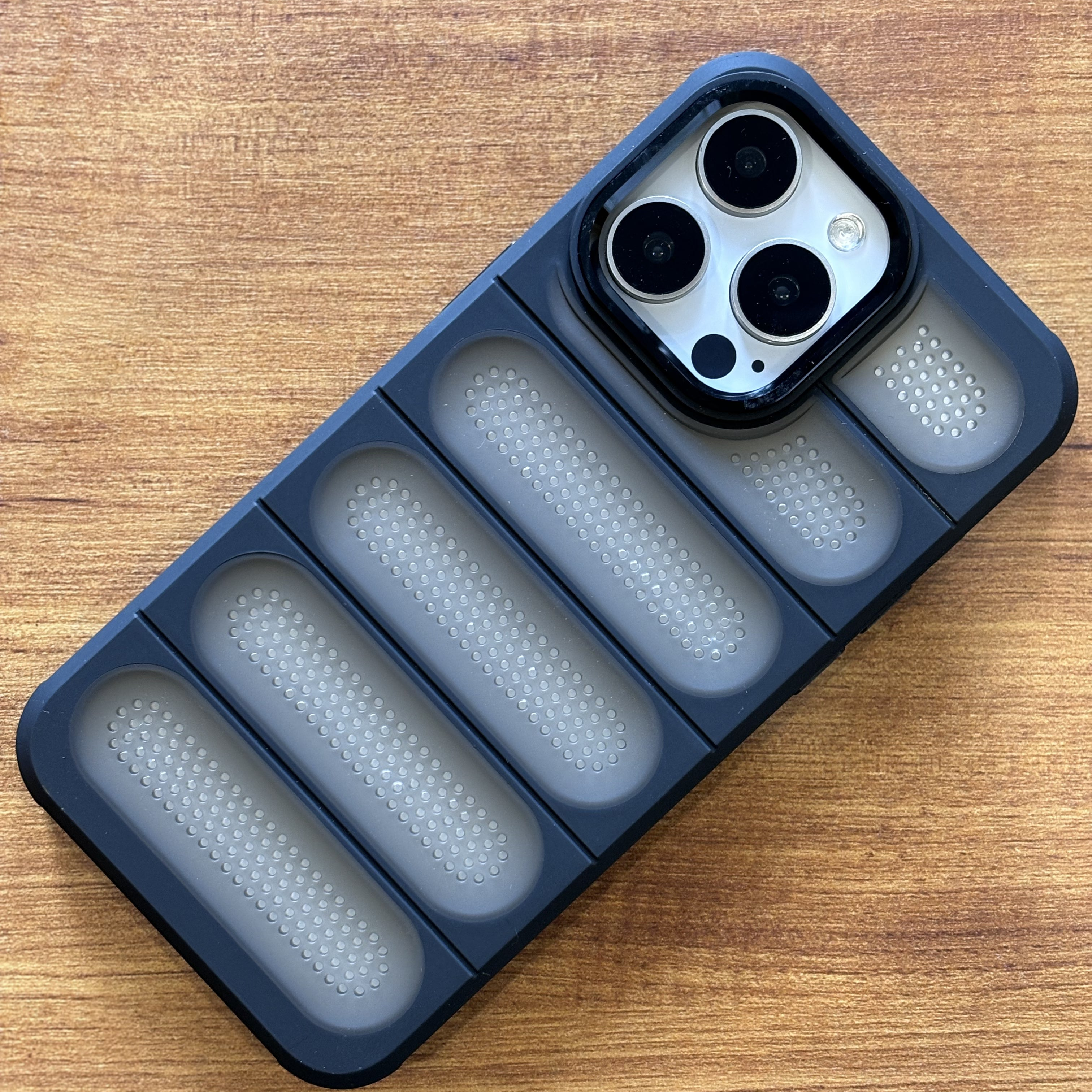 iPhone 13 Pro Max Cover - Breathable Case Black