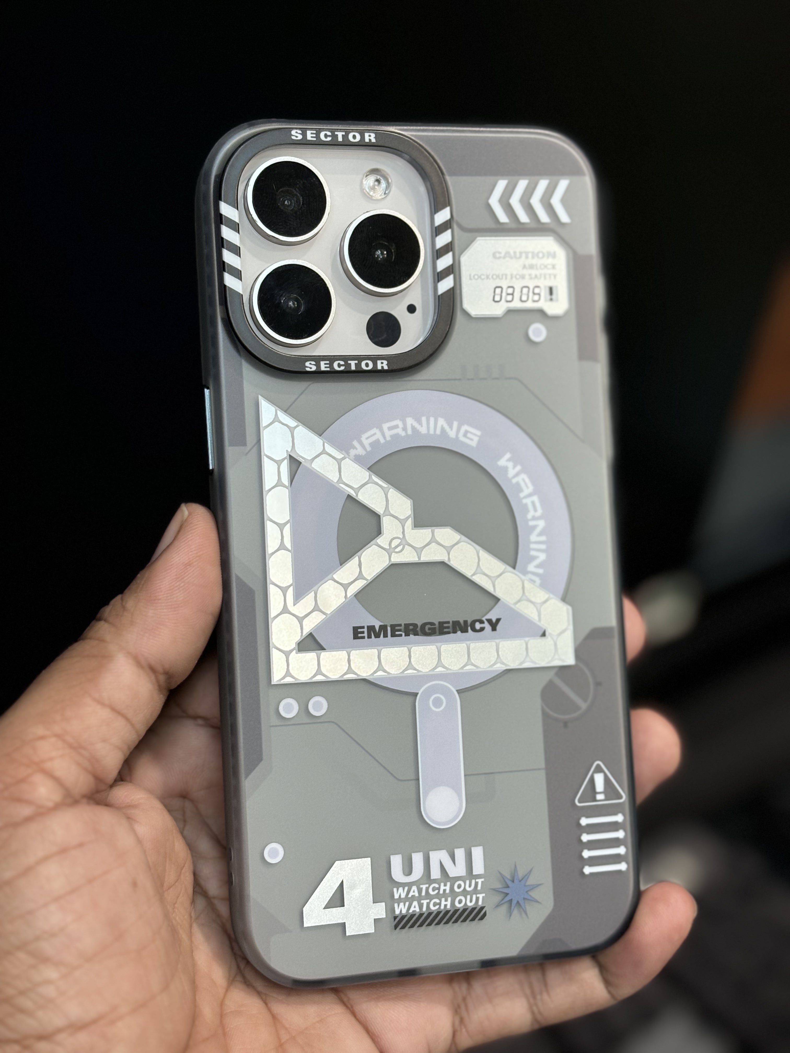 iPhone 15 Pro Max Cover - Magnetic Semi Transparent-1903