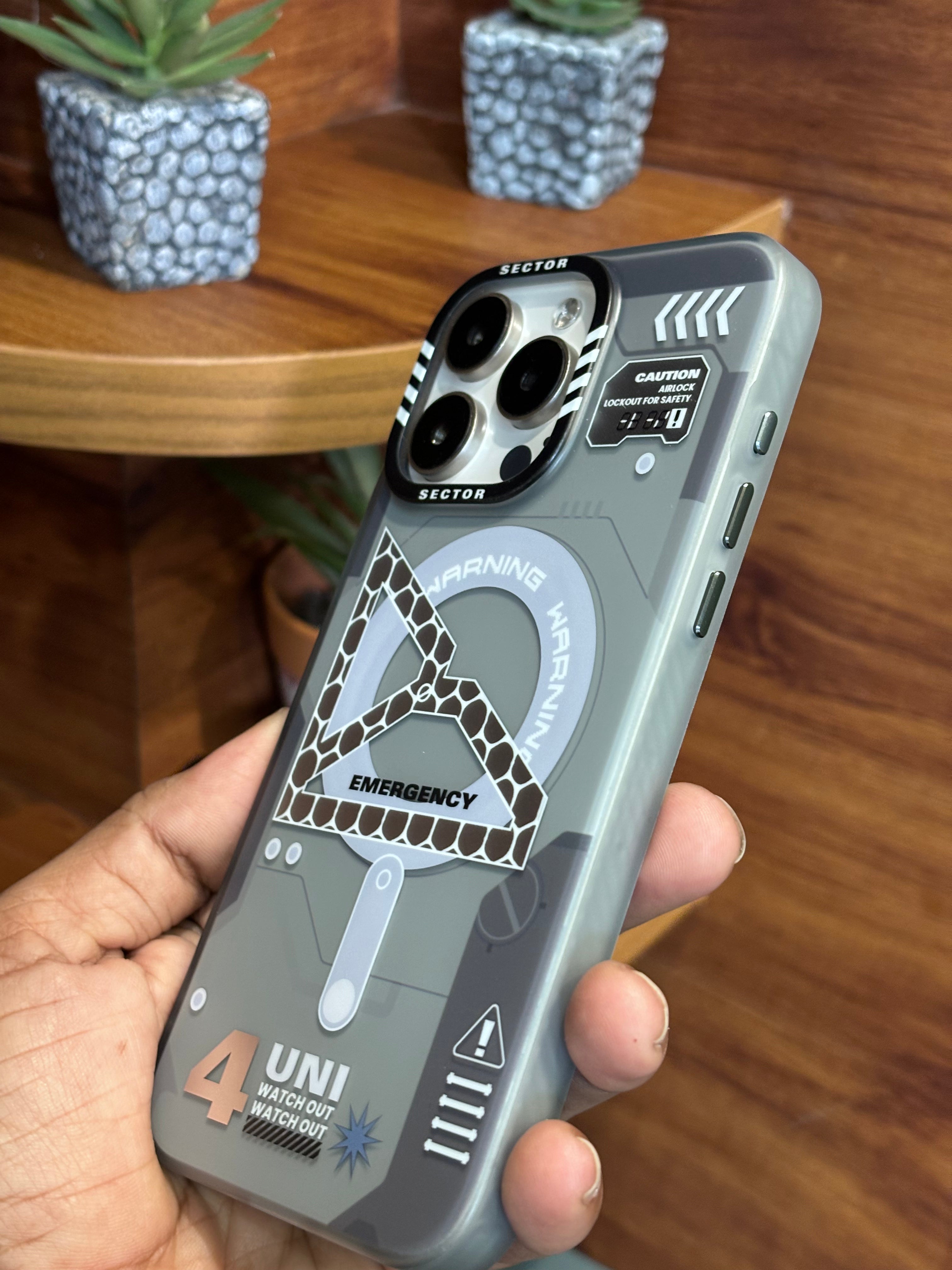 iPhone 15 Pro Max Cover - Magnetic Semi Transparent-1907