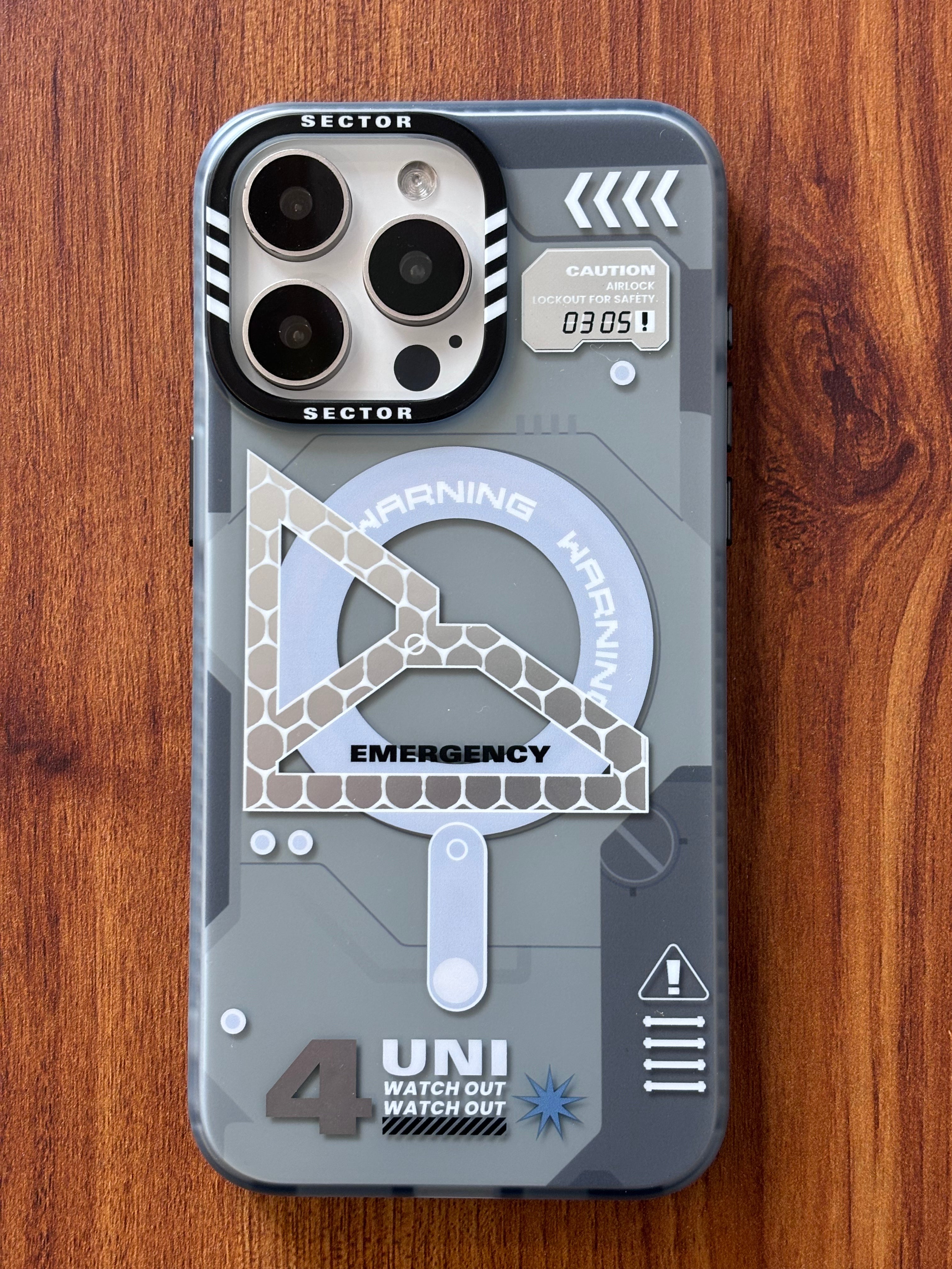 iPhone 15 Pro Max Cover - Magnetic Semi Transparent-1908