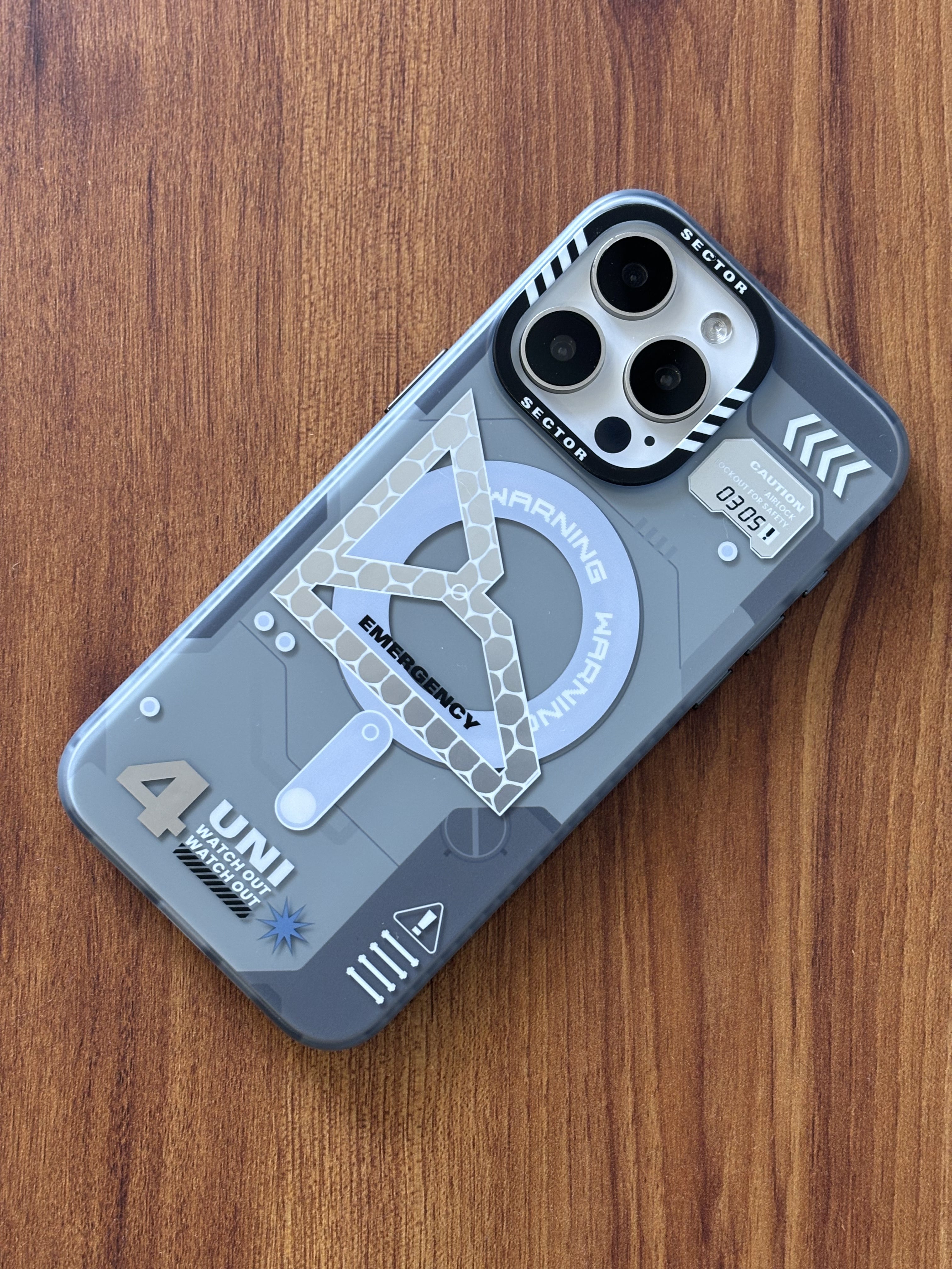 iPhone 15 Pro Max Cover - Magnetic Semi Transparent-1913