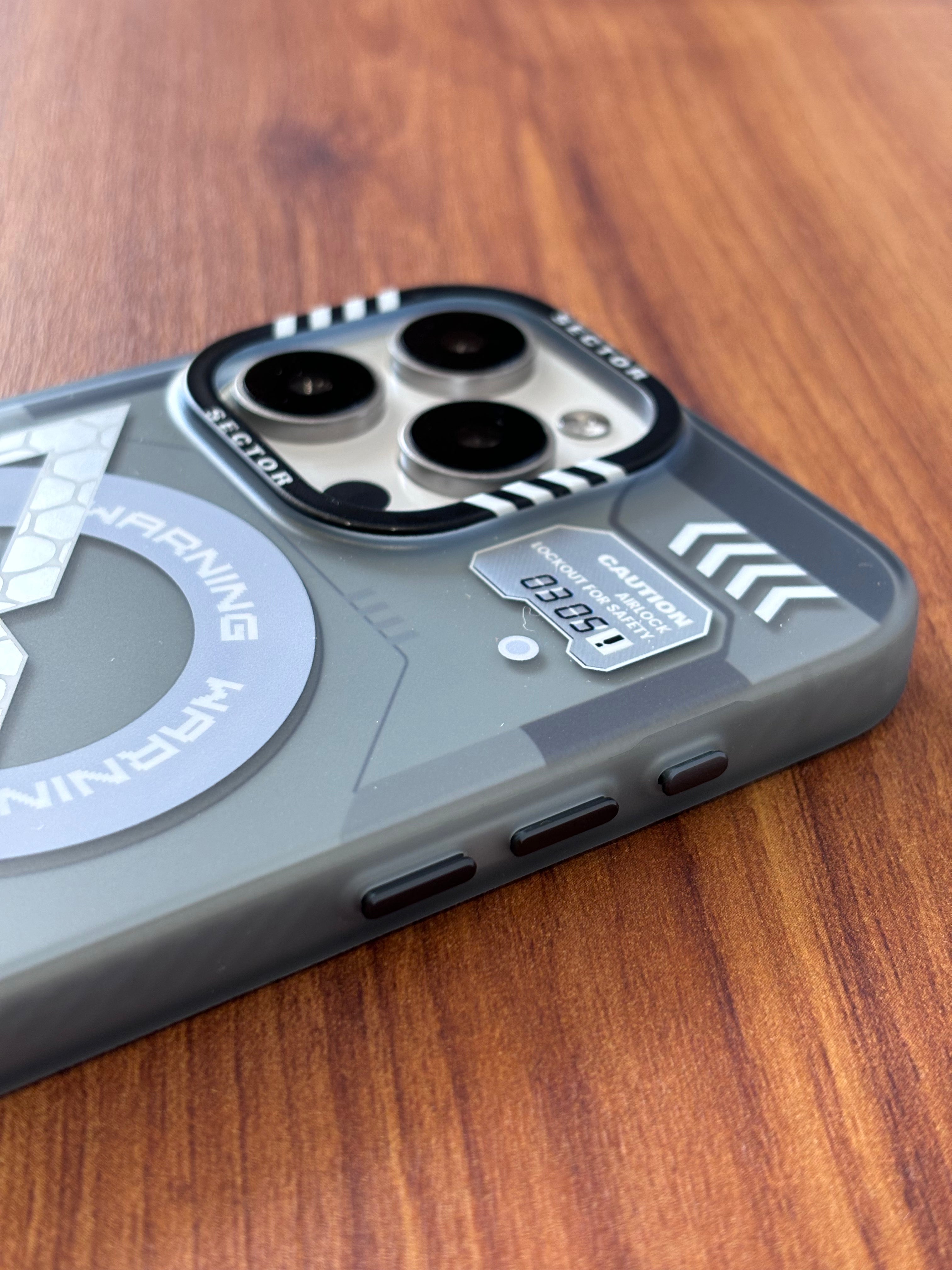 iPhone 15 Pro Max Cover - Magnetic Semi Transparent-1914