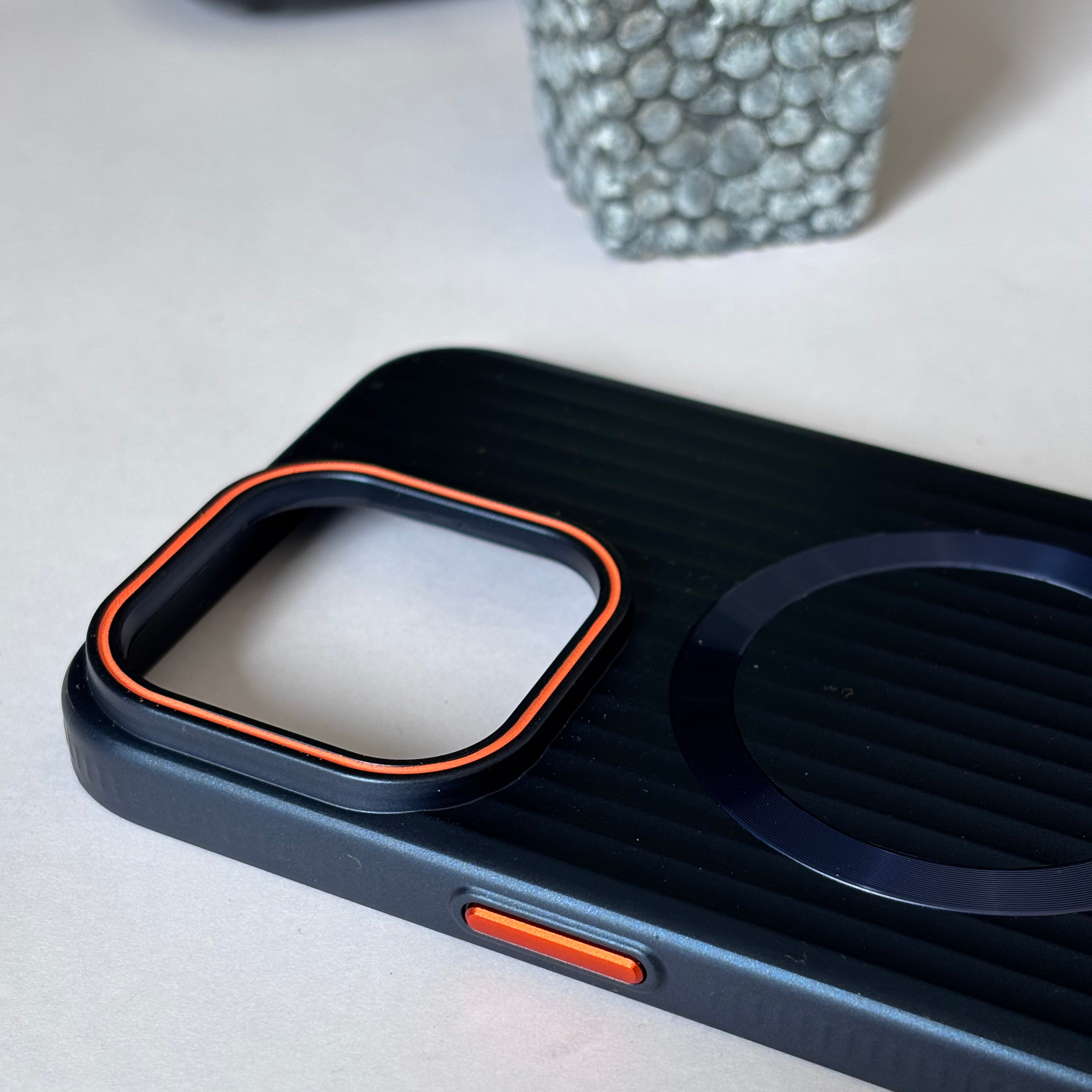 iPhone 13 Back Cover Corrugated Hybrid Magsafe Dark Blue Case