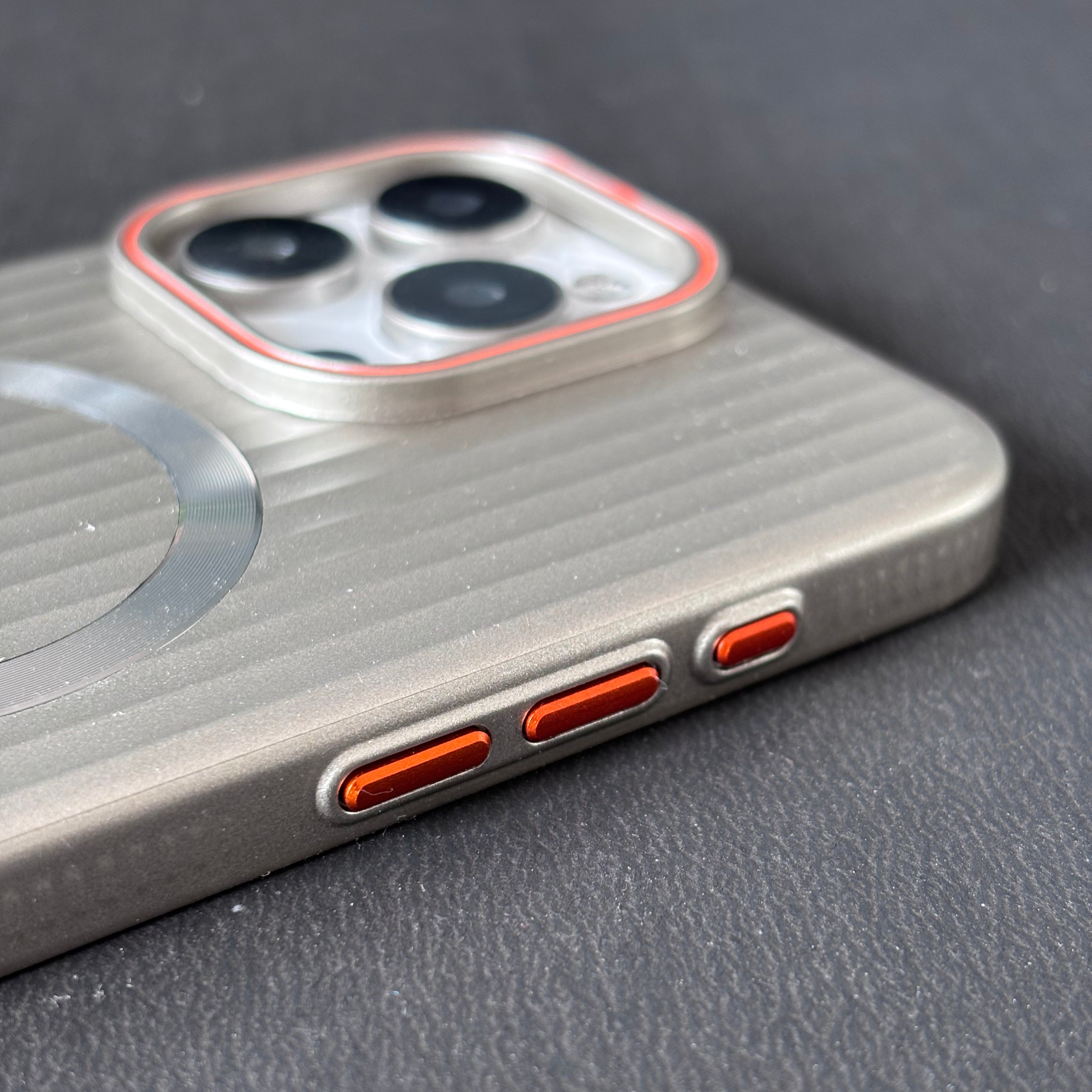 iPhone 13 Pro Max Cover Case Corrugated Hybrid Magsafe Grey Case