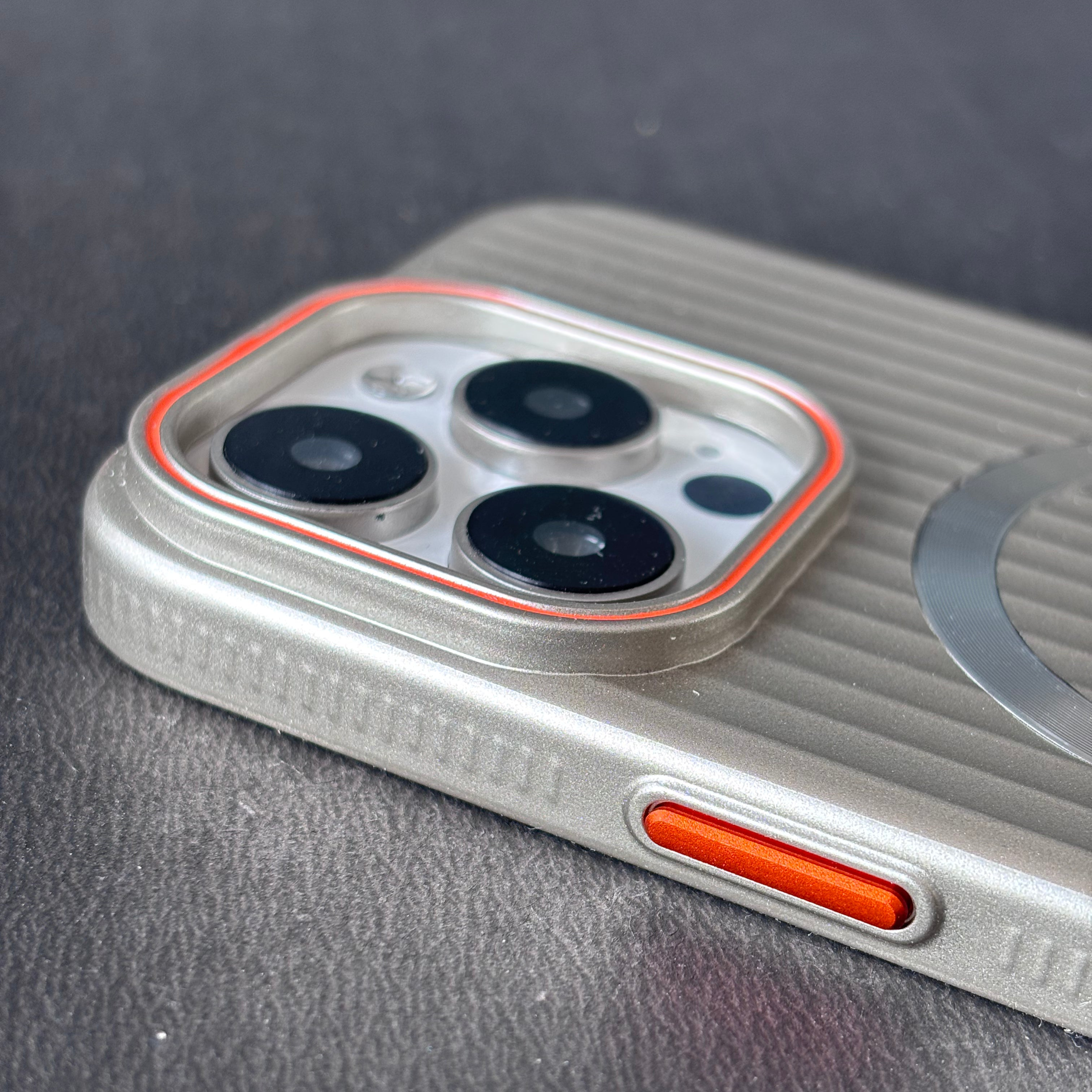 iPhone 13 Pro Max Cover Case Corrugated Hybrid Magsafe Grey Case