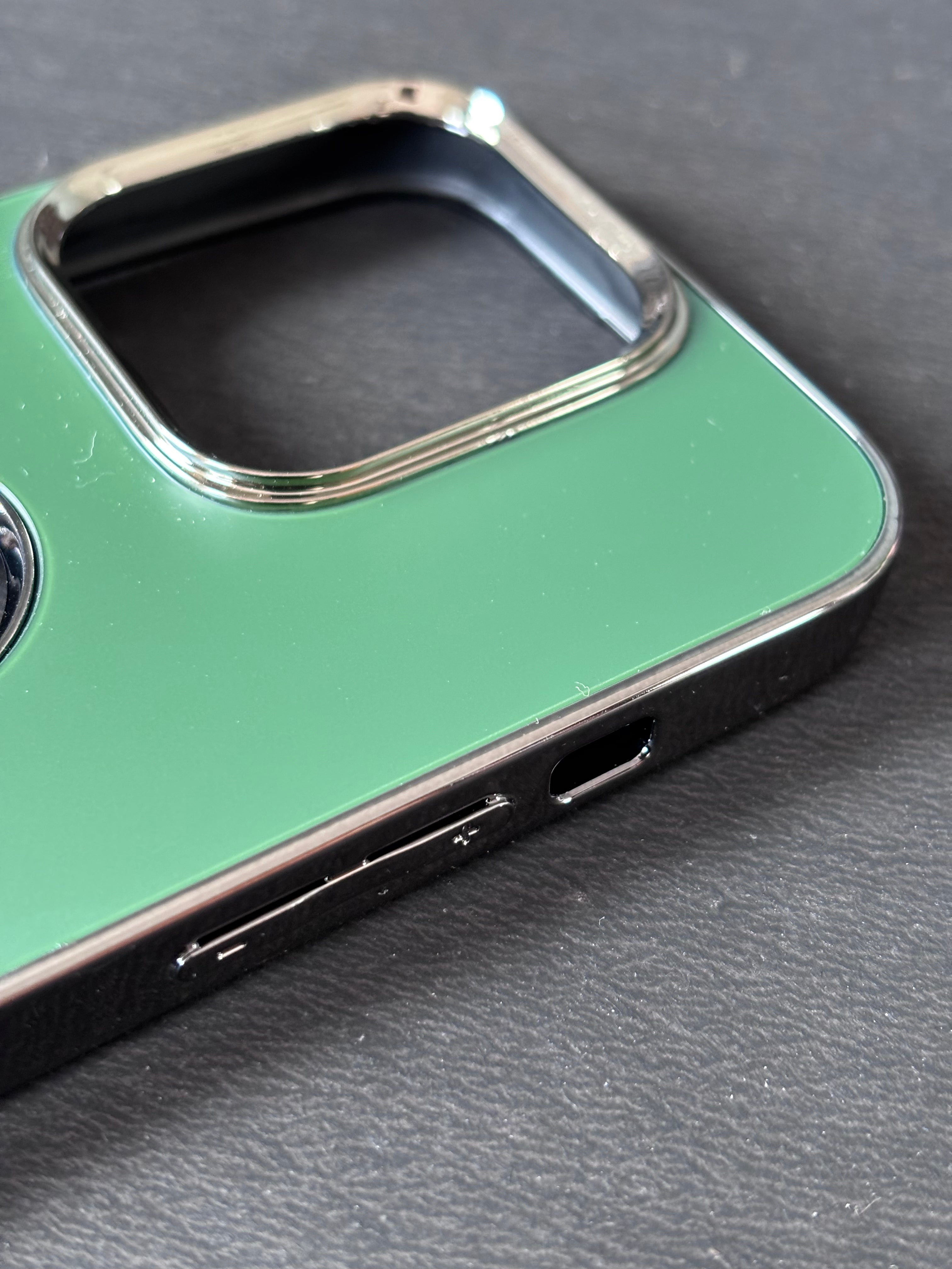 iPhone 15 Pro Cover - Stylish Electroplating Case-556