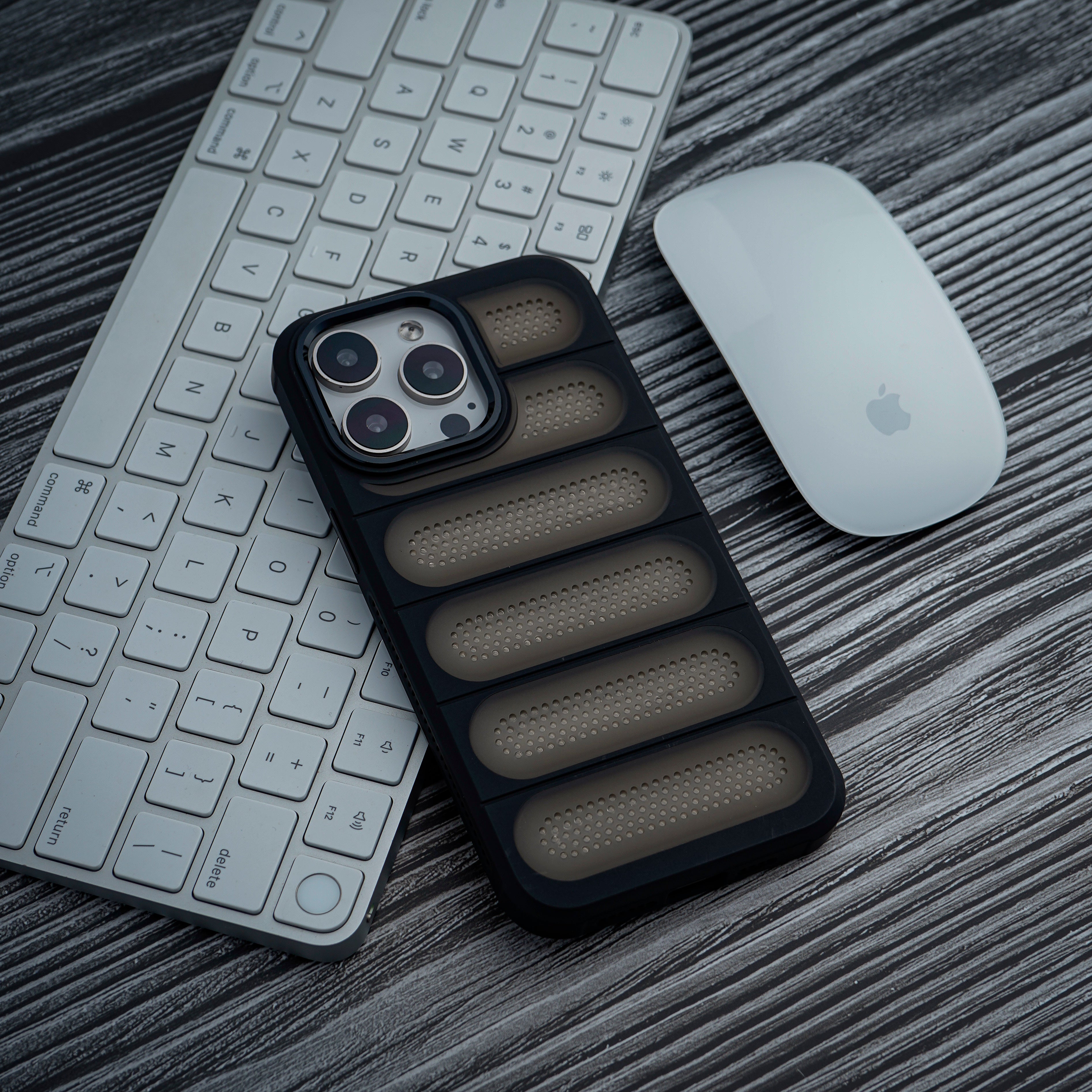 iPhone 13 Pro Cover - Black