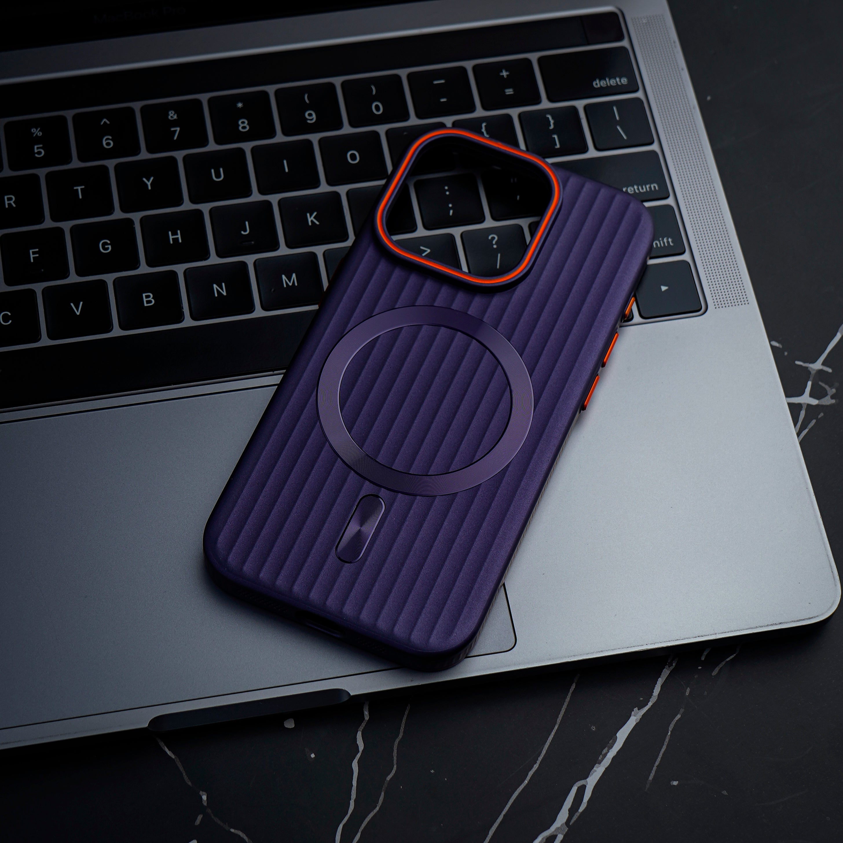 iPhone 14 Pro Cover - Luxury Corrugated Back Case