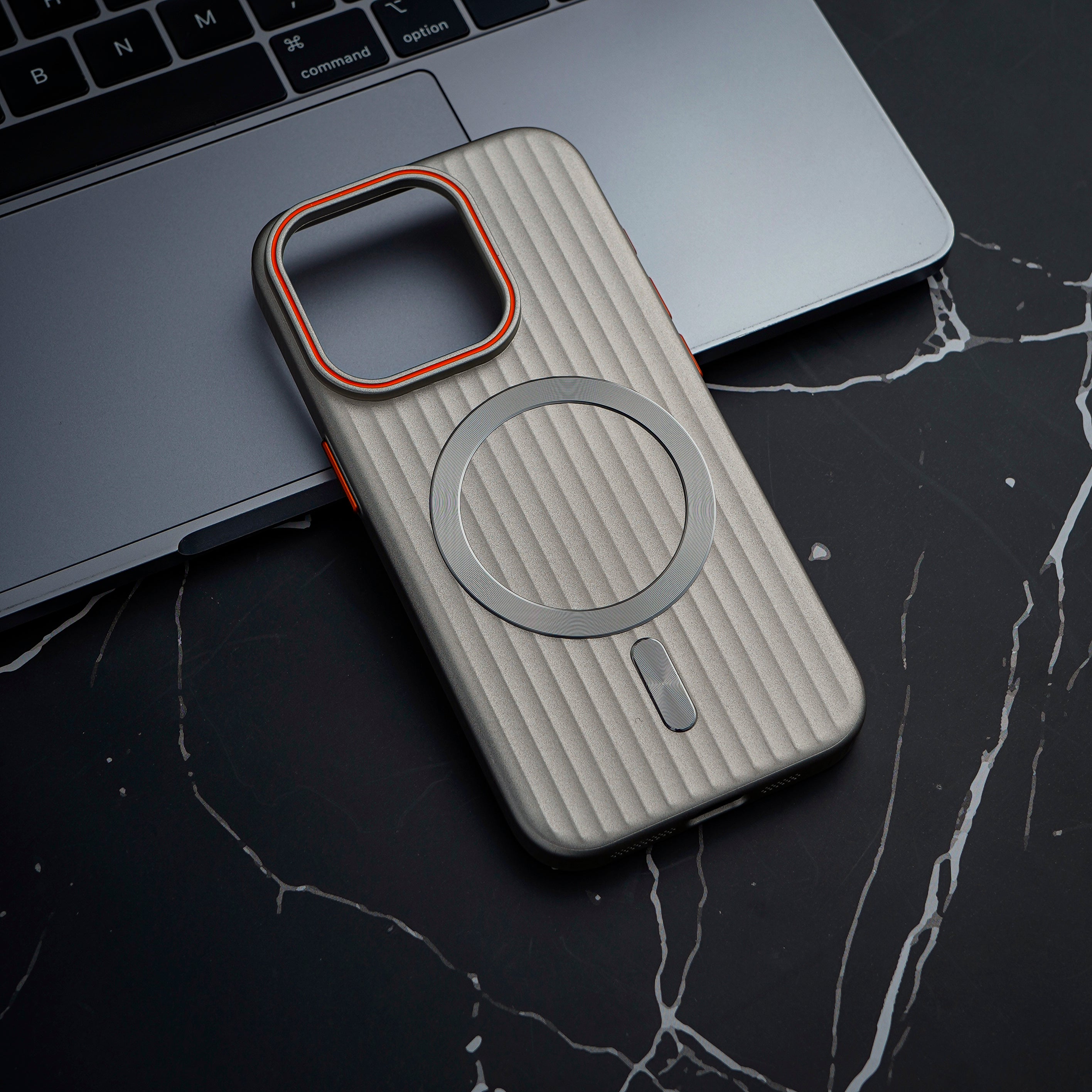 iPhone 14 Pro Back Cover - Thin Corrugated Case