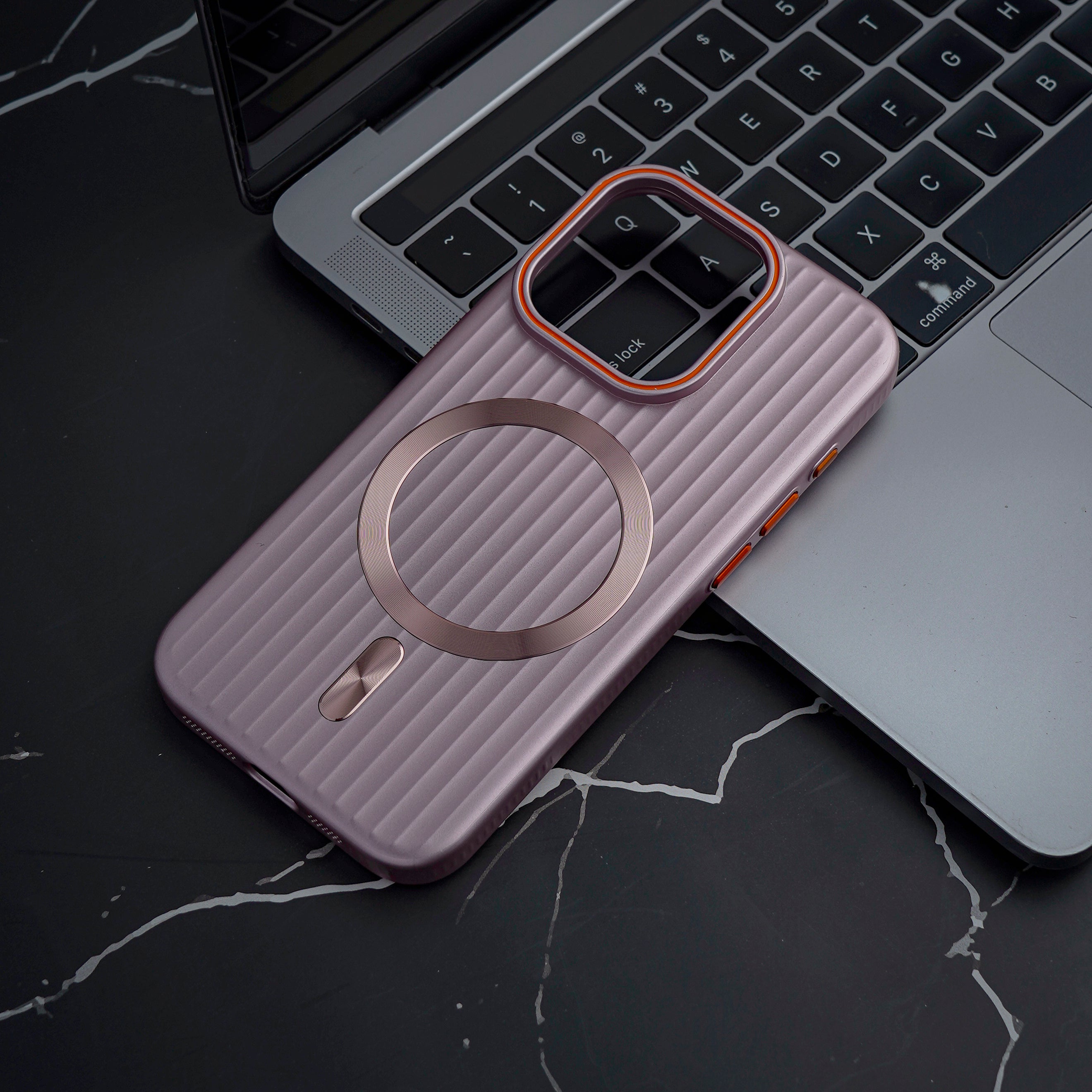 iPhone 14 Pro Cover - Corrugated Stylish Back Case
