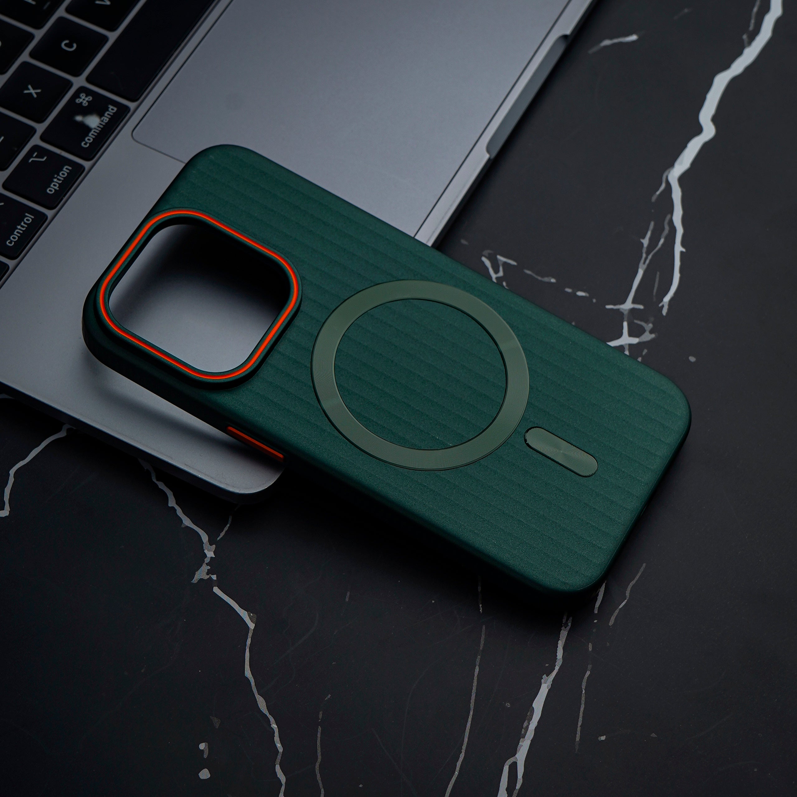 iPhone 14 Pro Cover Case - Thin Corrugated Style