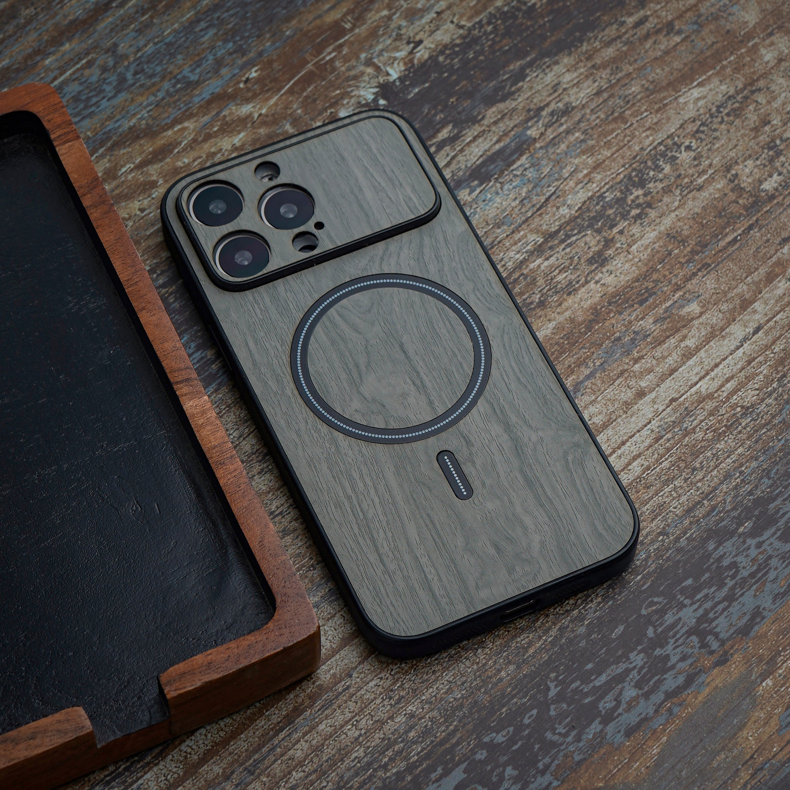 iPhone 14 Pro Cover - Wood Grain MagSafe Case