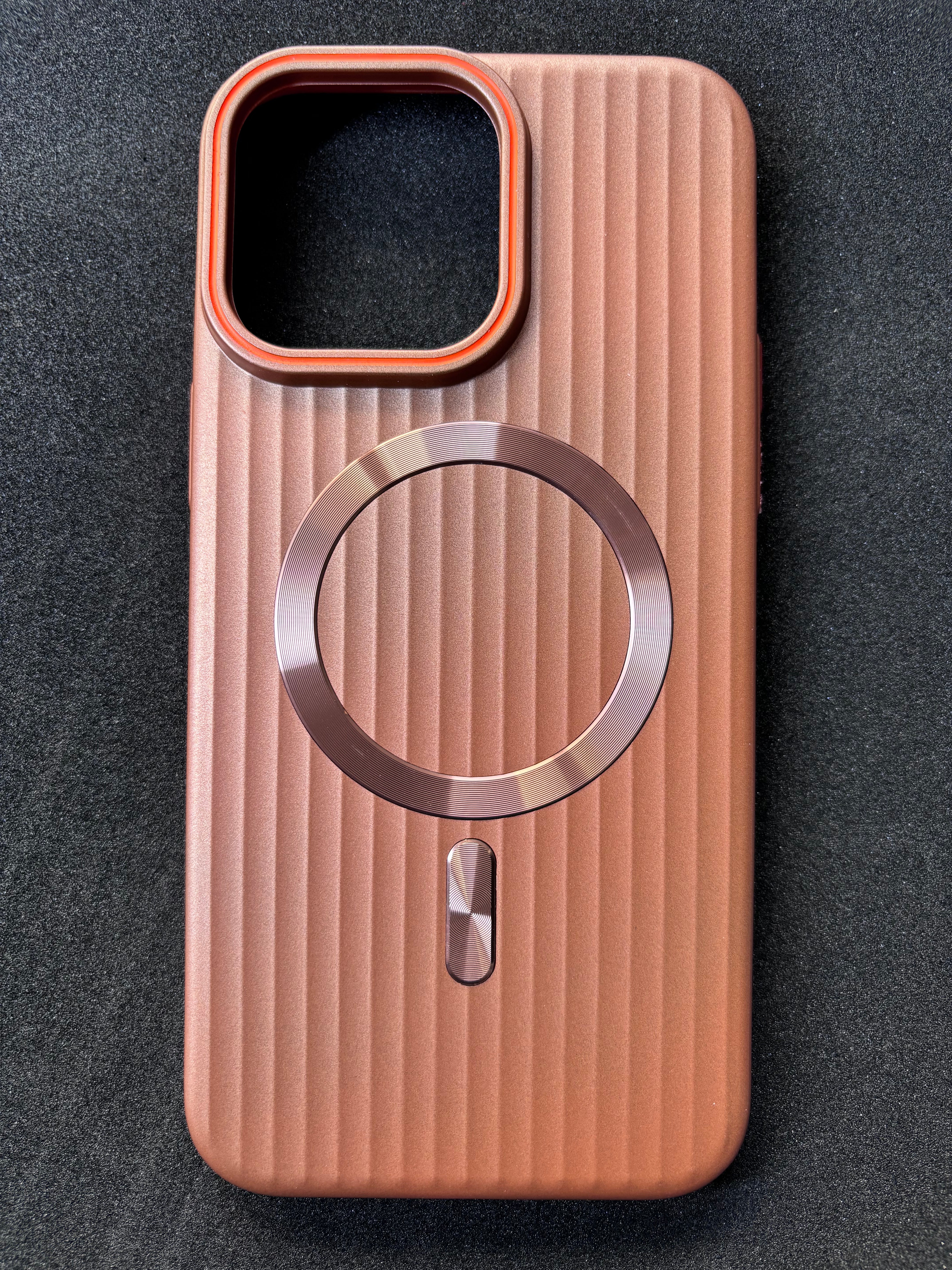 Corrugated Case iPhone 15 - Brown