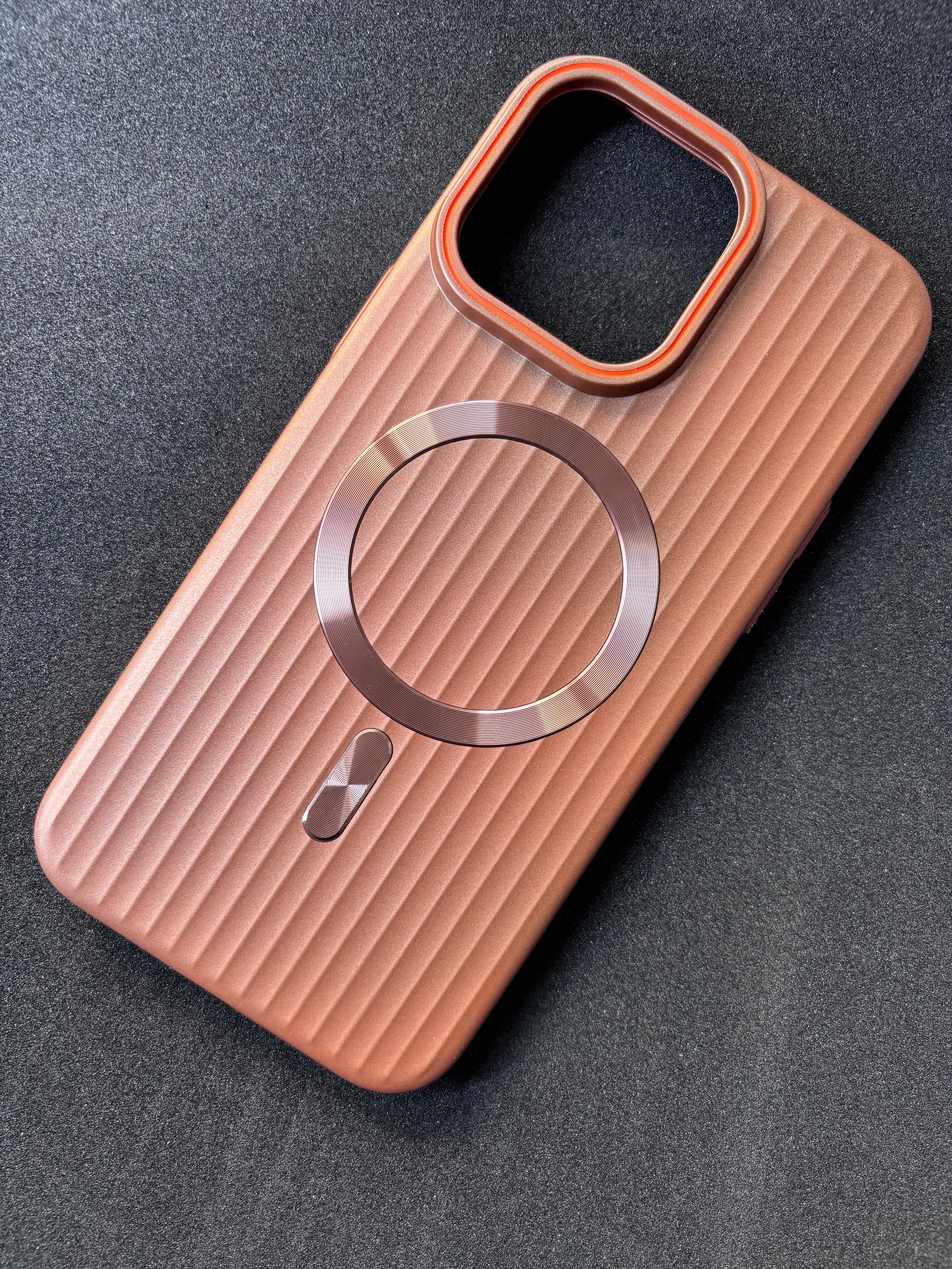 Corrugated Case iPhone 15 - Brown