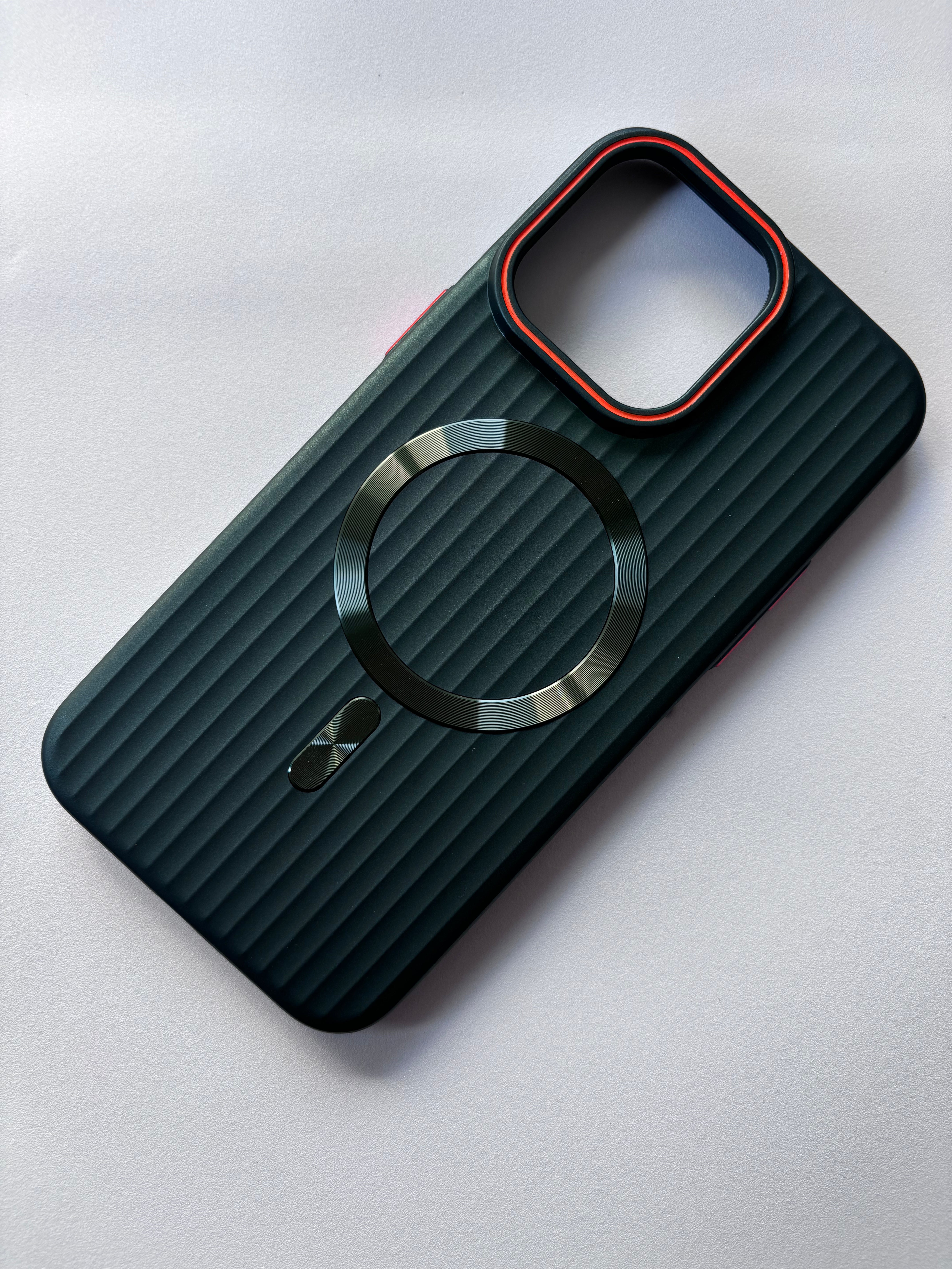 iPhone 13 Cover Corrugated Matte Case with Wireless Charging - Green