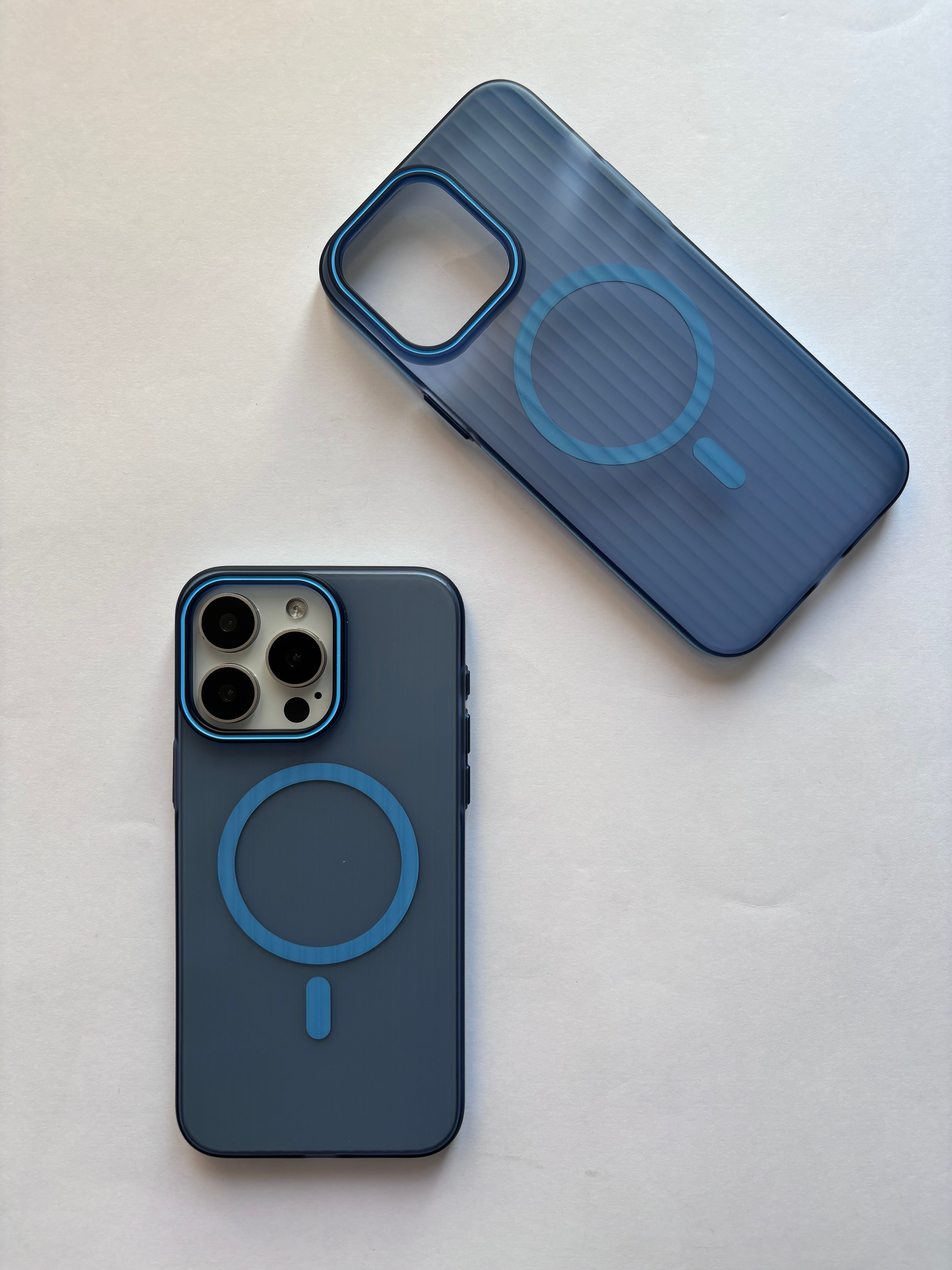 Corrugated Case iPhone 15 - Blue