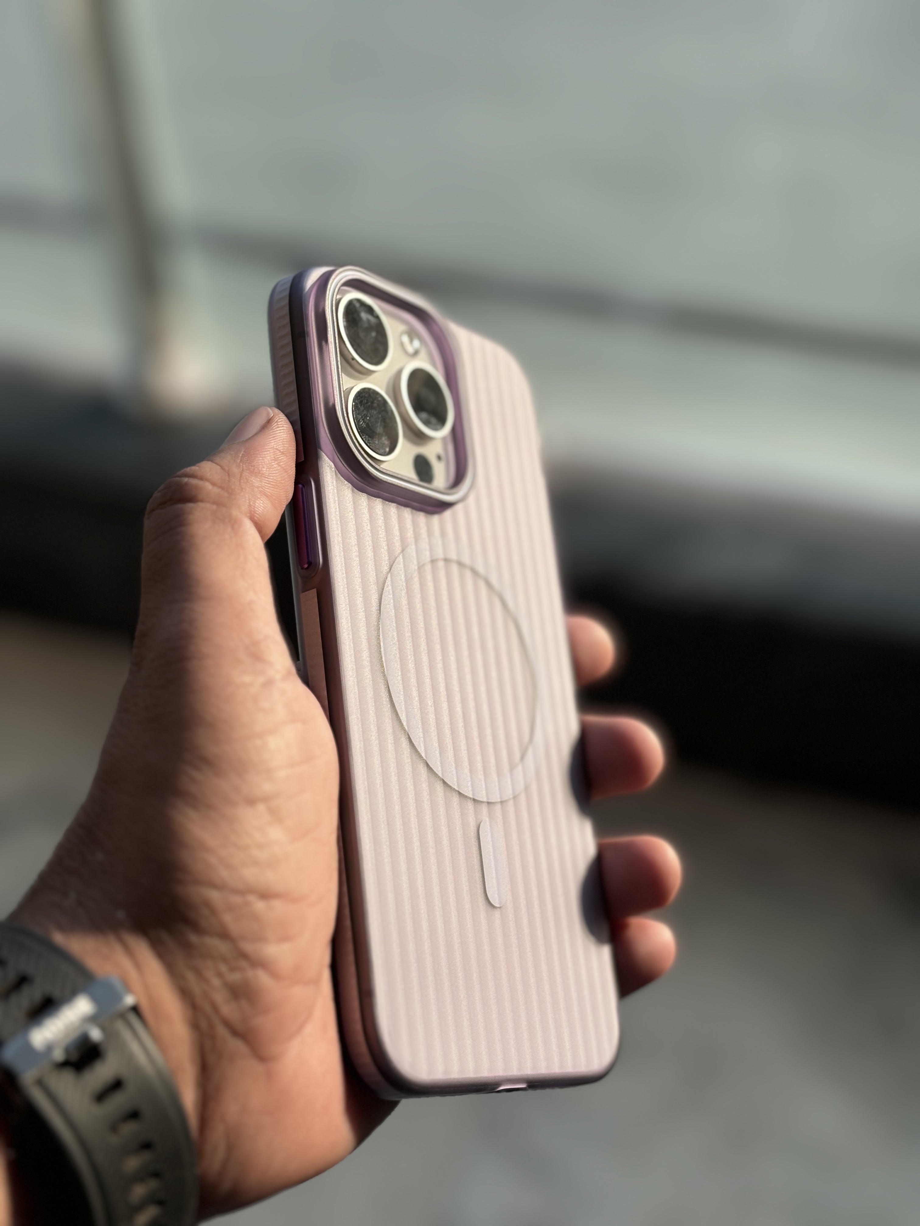 Corrugated Case iPhone 15 - Purple