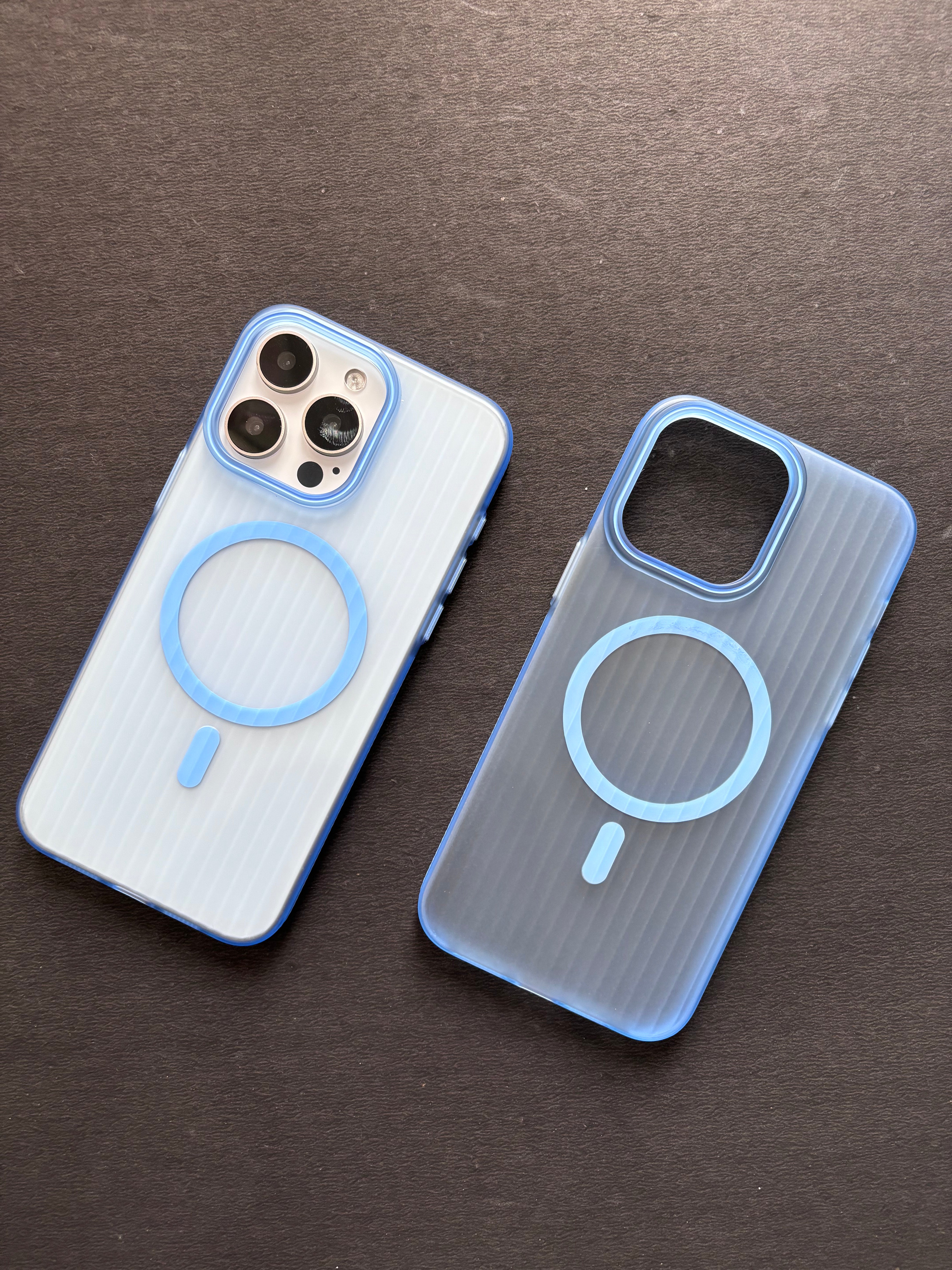 Corrugated Case iPhone 15 - Light Blue