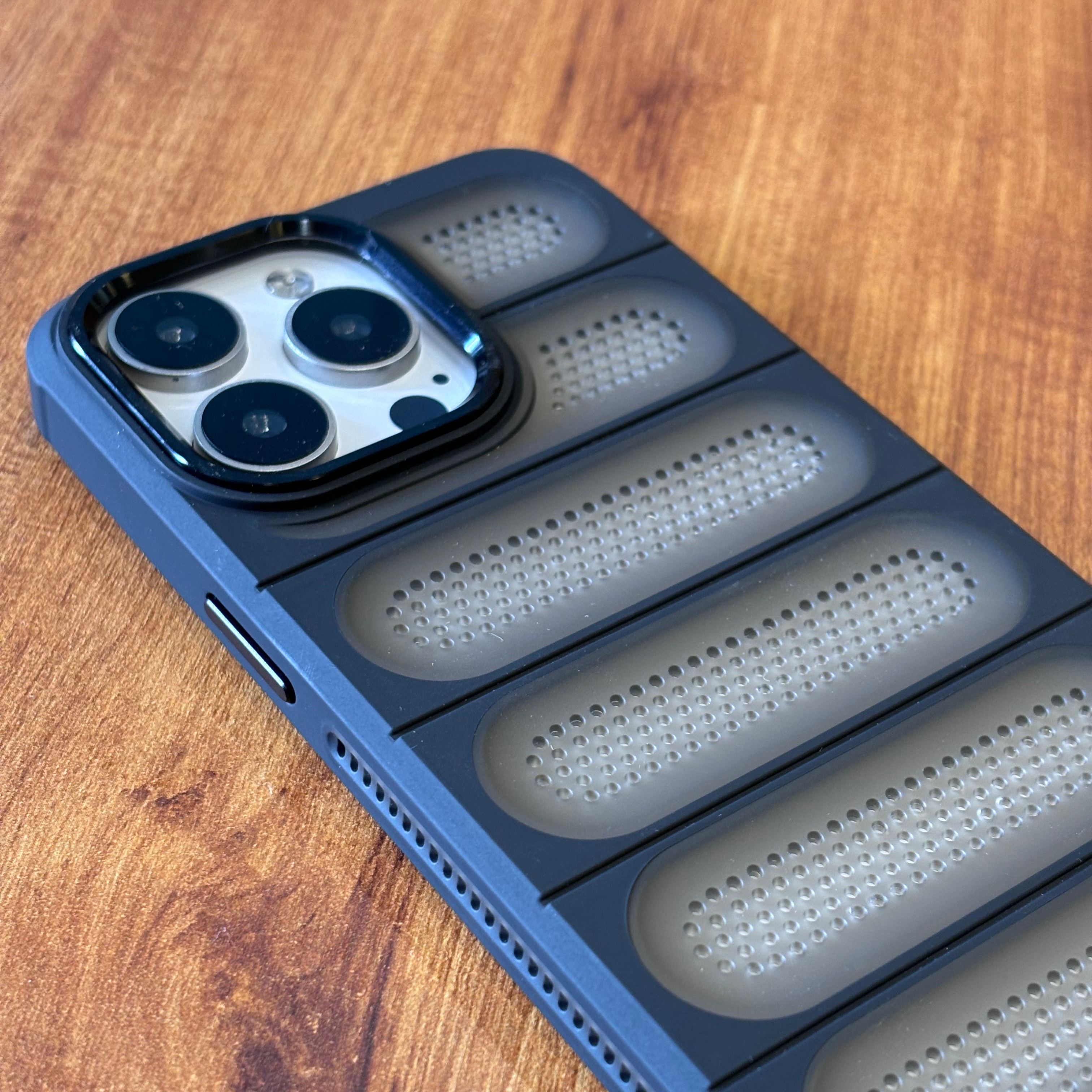 iPhone 13 Pro Max Cover - Breathable Case Black